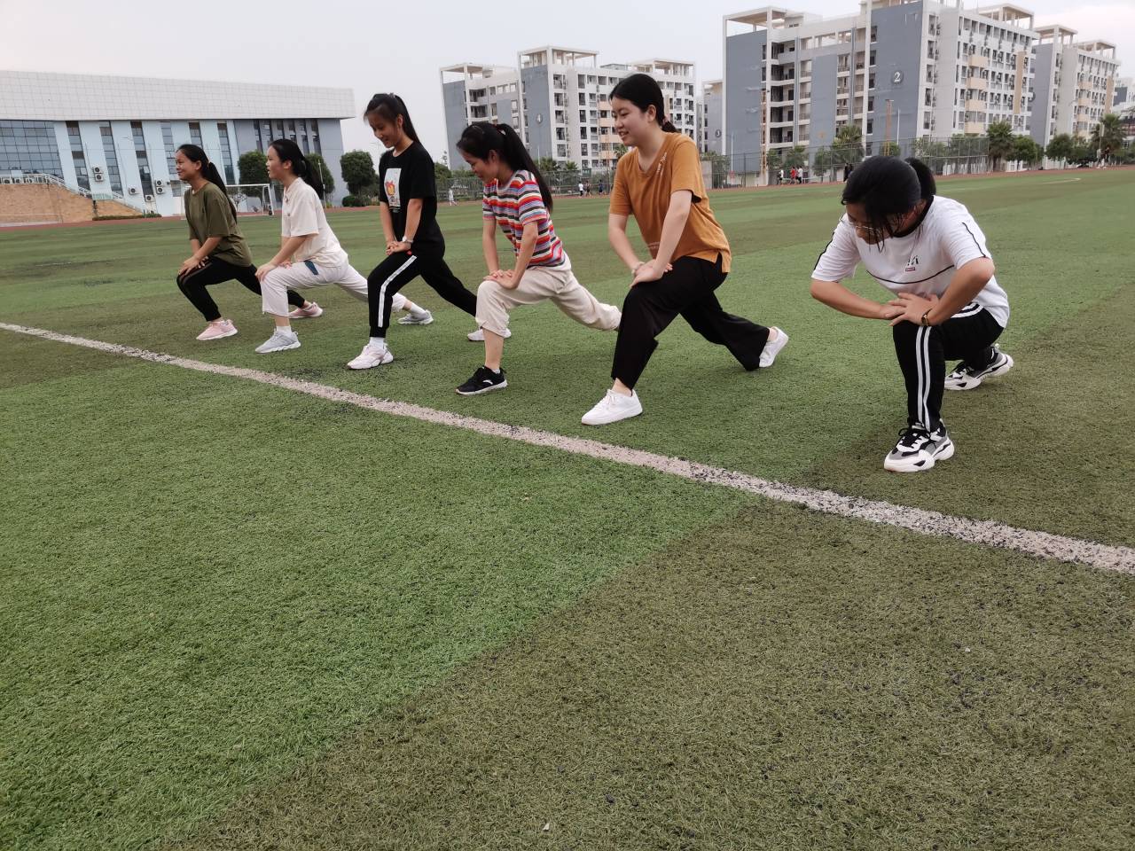 天津体育学院运动训练学院”书信遥寄共助童心”雷锋月公益主题活动(图1)